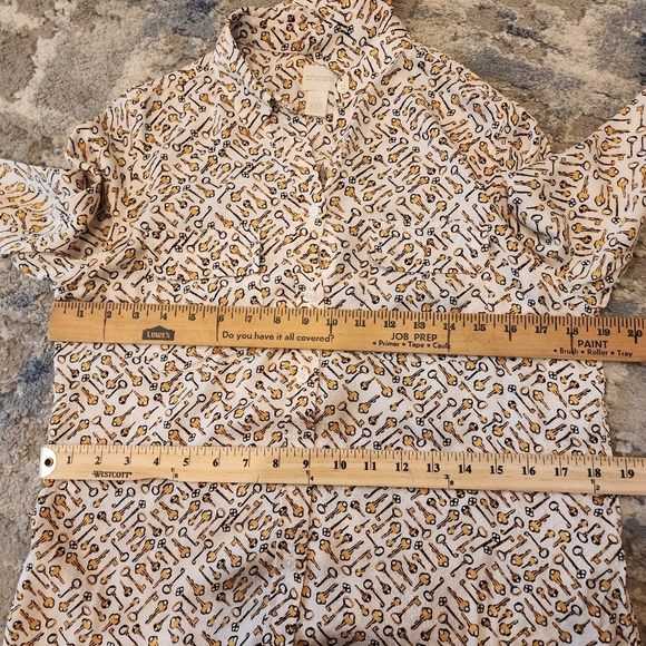 Chico's Keys Allover Print long-sleeve button down. Viscose. Chico's 0 (size 4) - Picture 14 of 16
